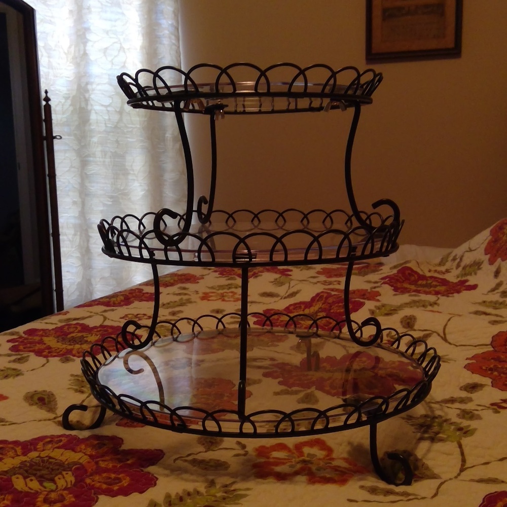 Wilson Cake stand